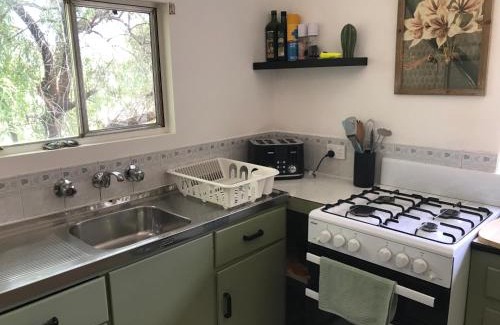 Broken Hill House | HILLSIDE HAVEN CHARMING C1920 COTTAGE Pet Friendly Sleeps 1 - 6