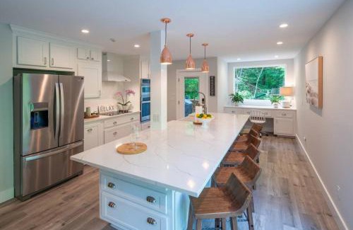 Boone Apartment | Hillside Hideaway- Container Home in Blowing Rock (4 miles from Appalachian Ski Mountain)
