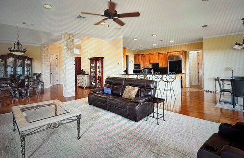 Boerne House | "Hillside Oasis" 4 minutes to Tapatio Springs Golf Resort!