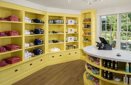Suffolk County House | Hillside Sanctuary with Private Terrace Dining and Complimentary Parking