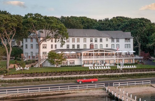 Suffolk County House | Hillside Sanctuary with Private Terrace Dining and Complimentary Parking