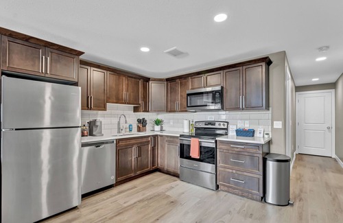 Medicine Hat House | Hillside Suite: Your Cozy, Modern Getaway in Medicine Hat