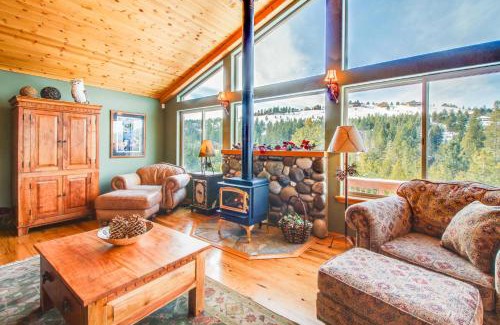 Truckee House | Hillside View Home