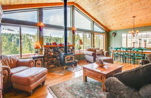 Truckee House | Hillside View Home