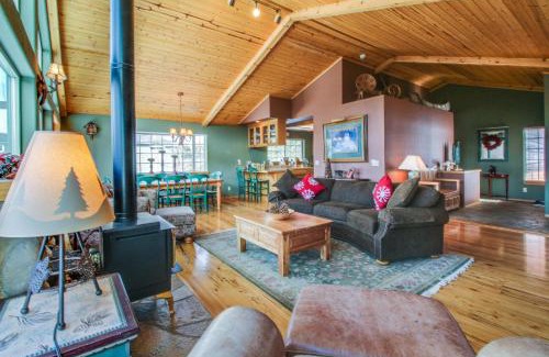 Truckee House | Hillside View Home