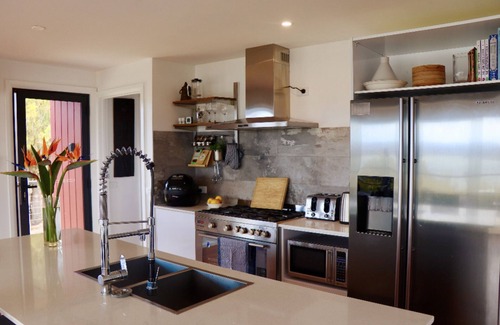 Mallacoota House | Hillstop pet Friendly With Panoramic Views