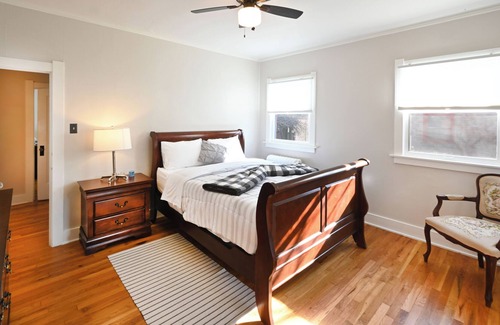 Hilltop House | HILLTOP 4 BEDROOM 2 BATH SINGLF FAMILY HOME IN CHERRY CREEK! SLEEPS 8