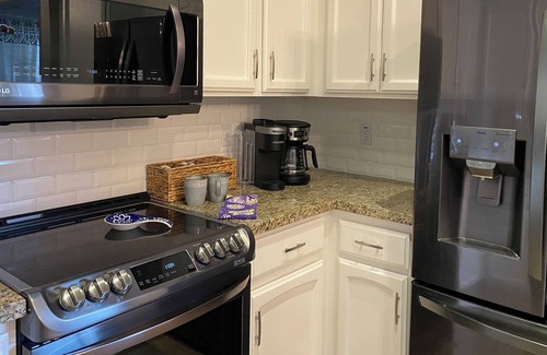 Red Mountain Ranch House | Hilltop Gated Desert Getaway, minutes from the Tonto Forest. Pet Friendly!