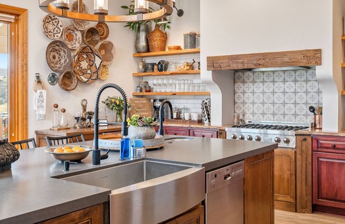 Paso Robles House | Hilltop Hacienda-Luxe Designer Hilltop Hacienda with Amazing Views and Spa!