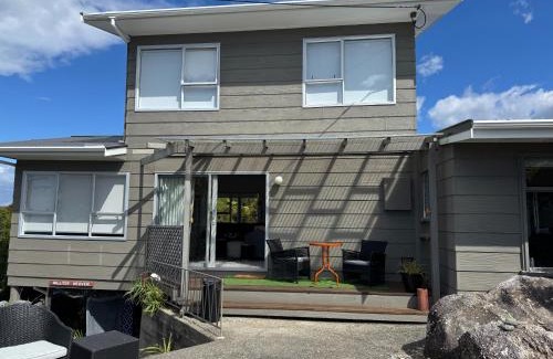 Ngaio Bay House | Hilltop Heaven - Kaiteriteri Holiday Home