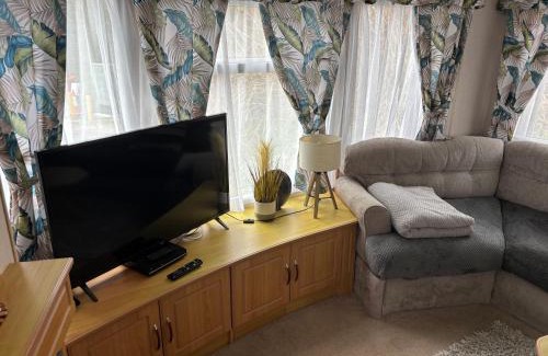 Penparcau Resort | Hilltop Hideaway 2 Bed Caravan with Panoramic Town Scenery in Aberystwyth Holiday Village F8