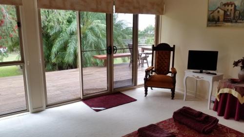 Ninderry Bed & Breakfast | Hilltop Hideaway