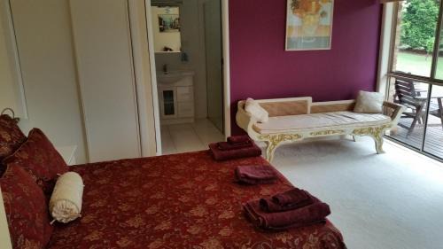 Ninderry Bed & Breakfast | Hilltop Hideaway