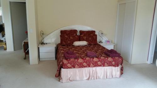 Ninderry Bed & Breakfast | Hilltop Hideaway
