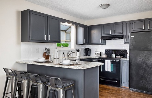 Five Points South Condo | Hilltop Hideaway B - Parking/2 Baths/4 Queen Beds