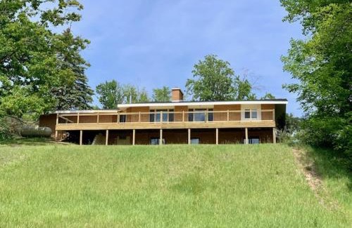 Hale House | Hilltop house with awesome views