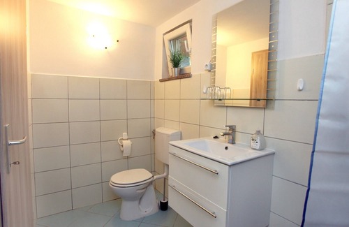 Piran Apartment | Hilltop Lucan One-Bedroom Apartment Blue