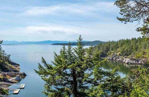 Halfmoon Bay House | Hilltop private perch in Halfmoon Bay. 45 minutes from the Langdale Ferry