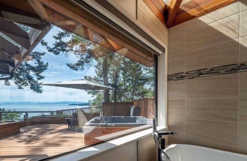 Halfmoon Bay House | Hilltop private perch in Halfmoon Bay. 45 minutes from the Langdale Ferry