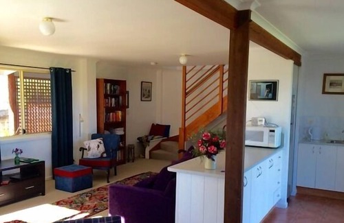 Maleny Cottage | Hillview Cottage - relax with the view