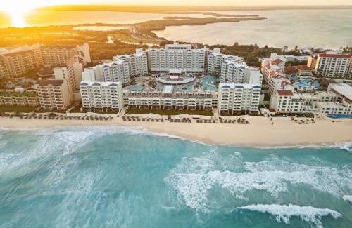 Zona Hotelera Resort | Hilton Cancun Mar Caribe All-Inclusive Resort