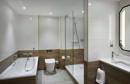 Cobham Hotel | Hilton Cobham