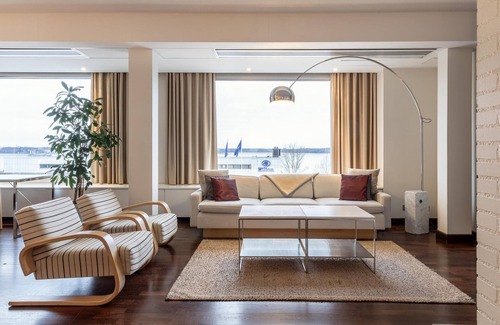 Lantinen District Hotel | Hilton Helsinki Kalastajatorppa