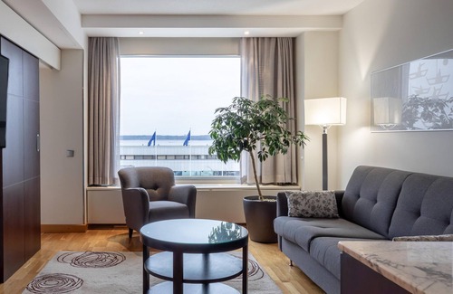 Lantinen District Hotel | Hilton Helsinki Kalastajatorppa