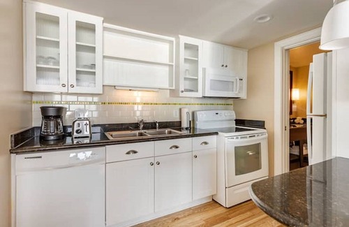 Northeast Virginia Beach Resort | Hilton Ocean Beach Club Resort 2BR with both Oceanfront & Oceanview Balconies!