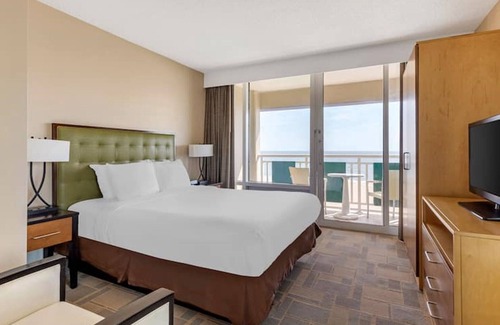 Northeast Virginia Beach Resort | Hilton Ocean Beach Club Resort 2BR with both Oceanfront & Oceanview Balconies!