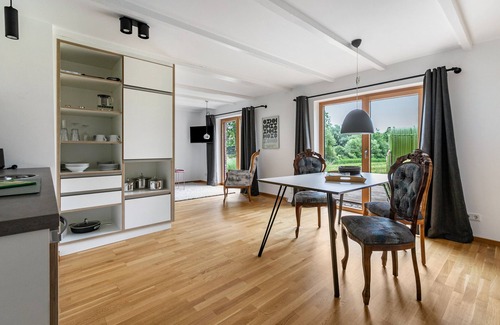 Pellworm Apartment | ‘Himmelblaue Schönheit’ is a generously proportioned holiday flat for two people on the ground floor