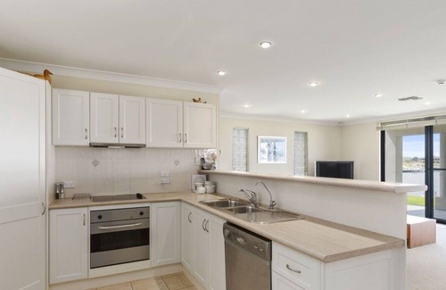 Nangkita House | Hindmarsh Island, Coorong Quays waterfront townhouse with views