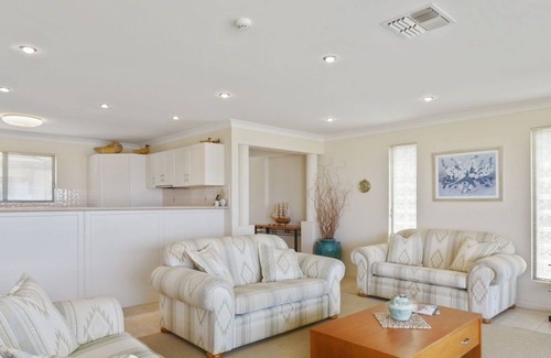 Nangkita House | Hindmarsh Island, Coorong Quays waterfront townhouse with views