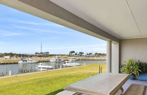 Nangkita House | Hindmarsh Island, Coorong Quays waterfront townhouse with views