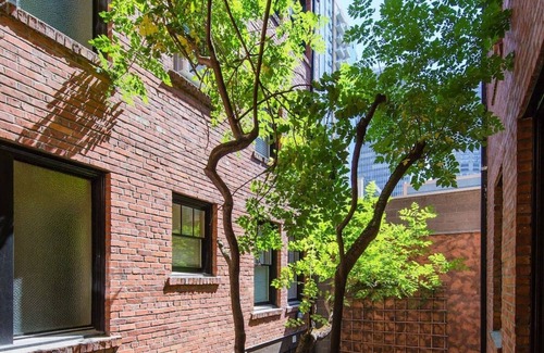 Belltown Condo | Hip Flat. Iconic Downtown. Walk to Pike Place Market.