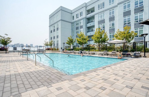 Oakland Ave - Harrison St Apartment | Hip Oakland Studio w/Gym, Pool & AC, 2 min walk to Target, by Blueground