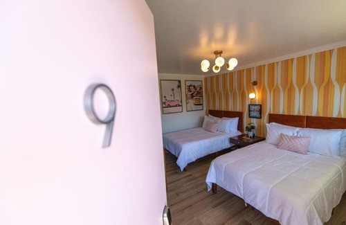 Trenton Hotel | Hippie Room At The Groovy Nomad Motel