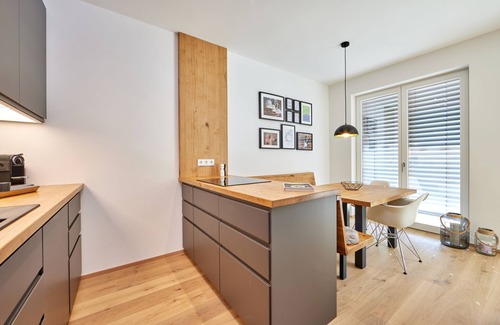 Garmisch-Partenkirchen Apartment | Hirsch - modern flat in central location with sunny terrace