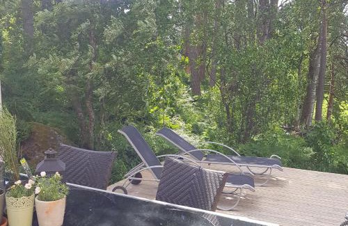 Loppi Villa | Hirsihuvila, sauna ja kylpyamme, levollista olemista