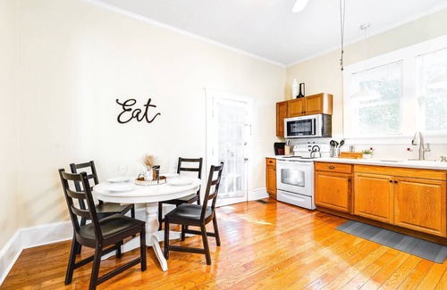 Lakeland House | Historic 5BR |4 King Beds | Walk to Florida Southern U | Private Deck | Near Lake Hollingsworth!