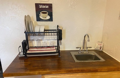 Manitou Springs Cabin | historic cabins in the heart of Manitou Springs, 1 room 1 bed.