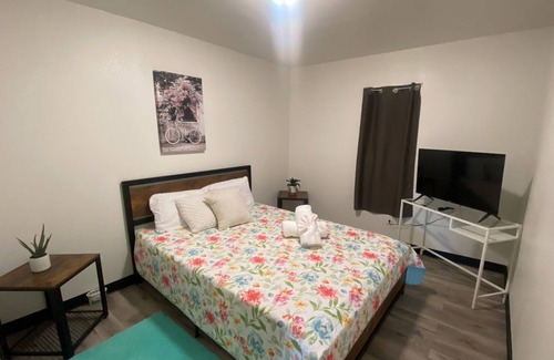 Manitou Springs Cabin | historic cabins in the heart of Manitou Springs, 1 room 1 bed.