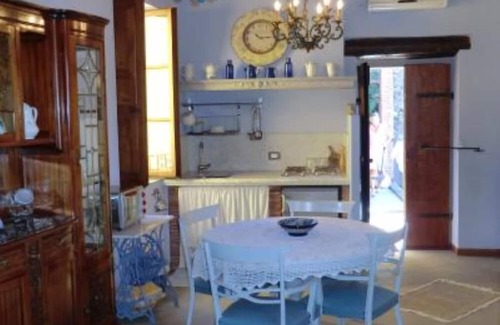 Mologno Apartment | Historic Centre Charming Apartment with Terrace and BBQ