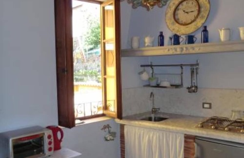 Mologno Apartment | Historic Centre Charming Apartment with Terrace and BBQ