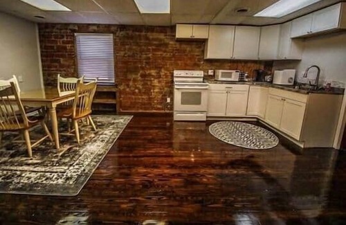 Fourmile Apartment | Historic Charm: 5 Star Comfort Room 2