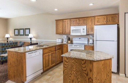 Williamsburg Resort | Historic Charm Meets Modern Comfort at Wyndham Governor's Green Resort -2 Bd Dlx