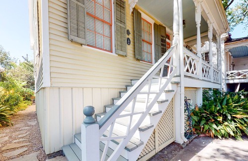 San Jacinto House | Historic Charm Paired w/ Modern Updates - East End Gem Near Beach & Pier