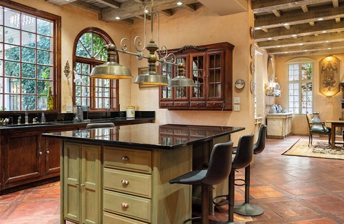 Sandy House | Historic Chateau at La Caille