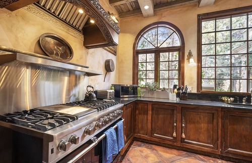 Sandy House | Historic Chateau at La Caille