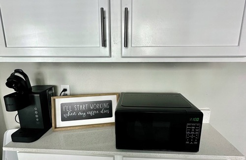 Urban Core Apartment | Historic & Cozy 2BR w/TVs, Kitchen & Laundry